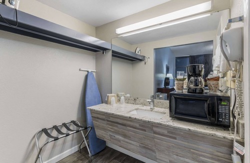 Homosassa Springs Hotel | Rodeway Inn Homosassa