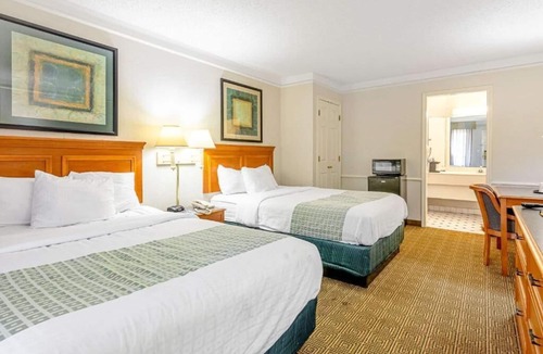 Huntsville Hotel | Rodeway Inn Huntsville West