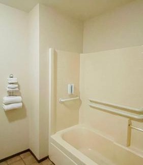 Martell Hotel | Rodeway Inn Jackson