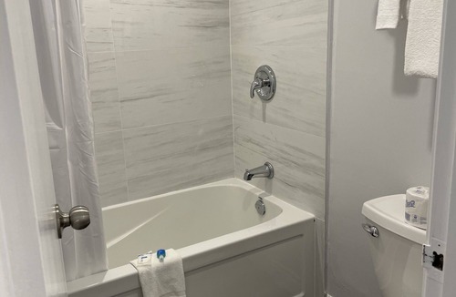 Huntsville Hotel | Rodeway Inn King William