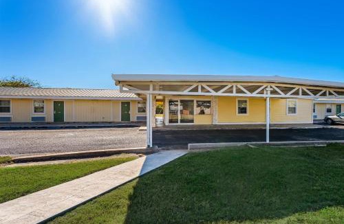Kingsland Hotel | Rodeway Inn Kingsland - Lake LBJ