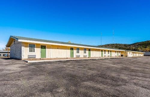 Kingsland Hotel | Rodeway Inn Kingsland - Lake LBJ