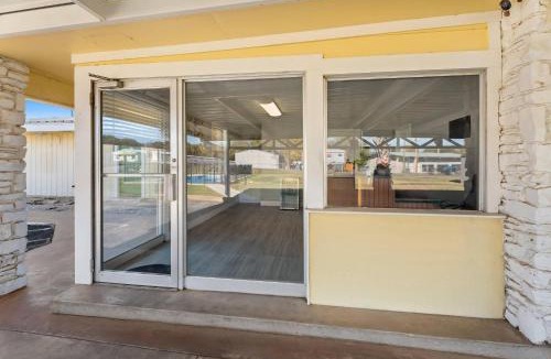 Kingsland Hotel | Rodeway Inn Kingsland - Lake LBJ
