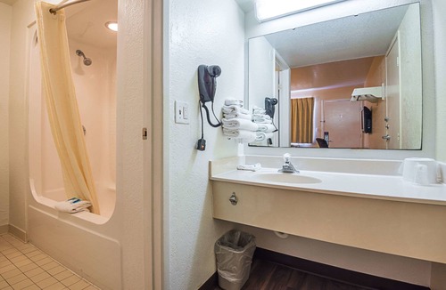 Florida Central Atlantic Coast Hotel | Rodeway Inn Kissimmee Maingate West