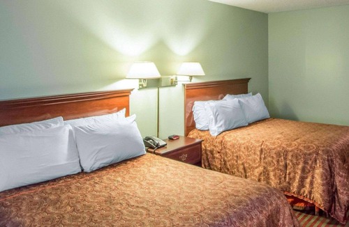 Lakeville Hotel | Rodeway Inn Lakeville - Finger Lakes Area