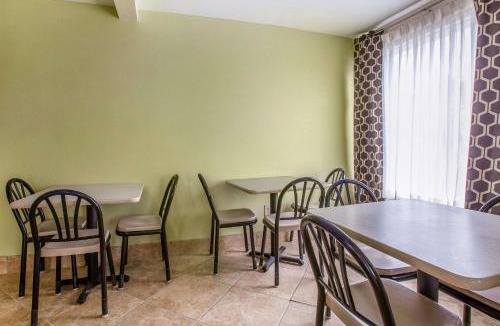 Laurens Hotel | Rodeway Inn Laurens