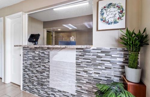 Lexington Hotel | Rodeway Inn Lexington West