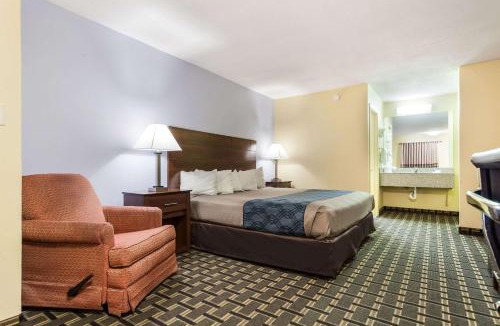 Martell Hotel | Rodeway Inn Lincoln West - University Area
