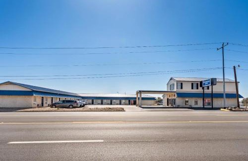 Llano Hotel | Rodeway Inn Llano