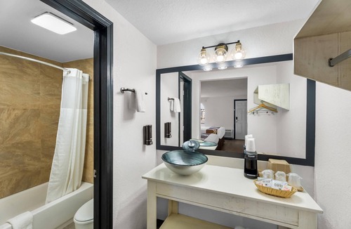 Llano Hotel | Rodeway Inn Llano
