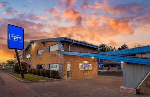 Lyons Hotel | Rodeway Inn Lyons - La Grange