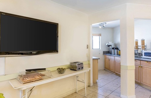 Castaic Hotel | Rodeway Inn Magic Mountain Area