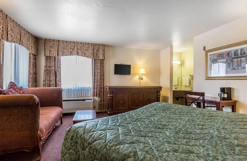 Castaic Hotel | Rodeway Inn Magic Mountain Area