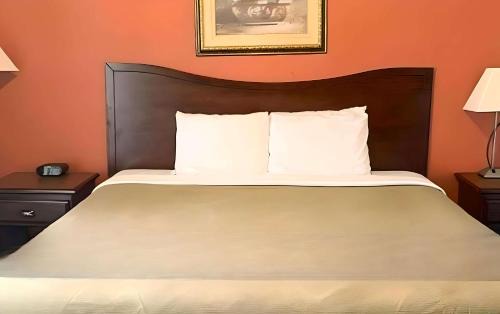 Manchester Hotel | Rodeway Inn Manchester I-90