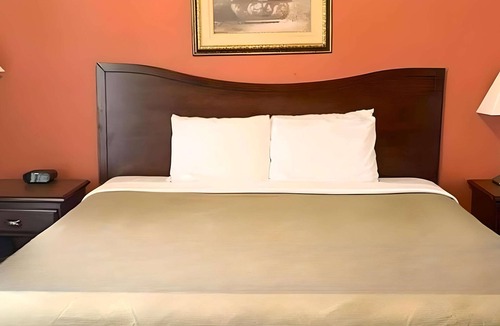 Manchester Hotel | Rodeway Inn Manchester I-90