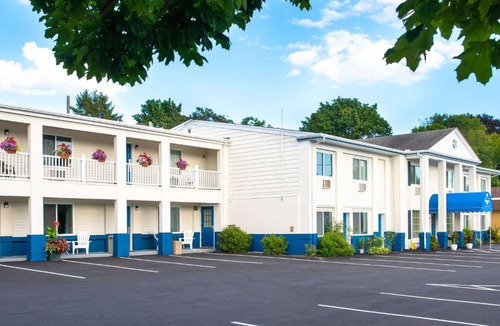 Middletown Hotel | Rodeway Inn Middletown - Newport