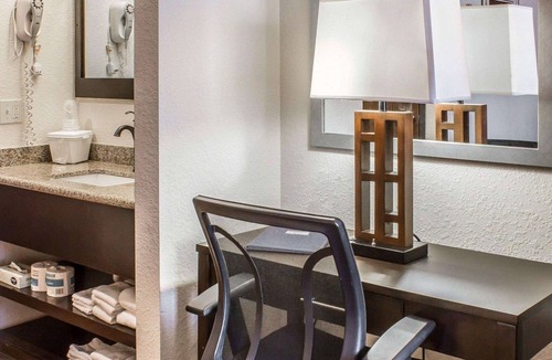 West Okoboji Hotel | Rodeway Inn Milford