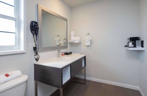 Milpitas Hotel | Rodeway Inn Milpitas near Great Mall
