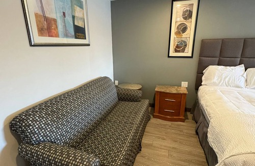 Moosic Hotel | Rodeway Inn Moosic - Scranton