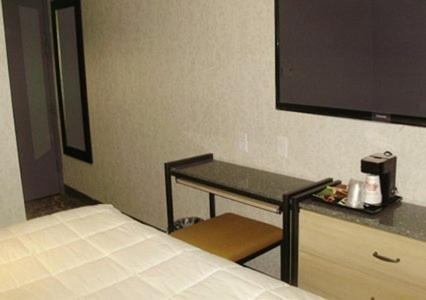 Rochdale Hotel | Rodeway Inn Near JFK Airport