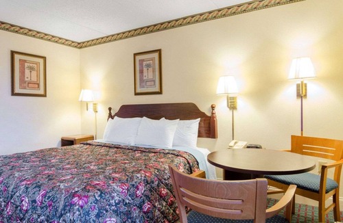 Norcross Hotel | Rodeway Inn Norcross