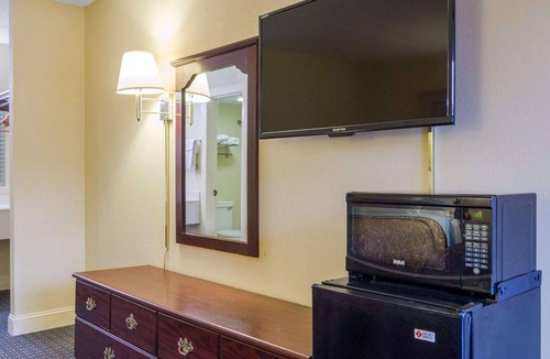 Norcross Hotel | Rodeway Inn Norcross