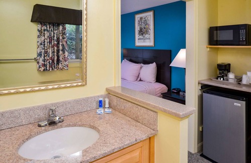 Orleans Hotel | Rodeway Inn Orleans - Cape Cod