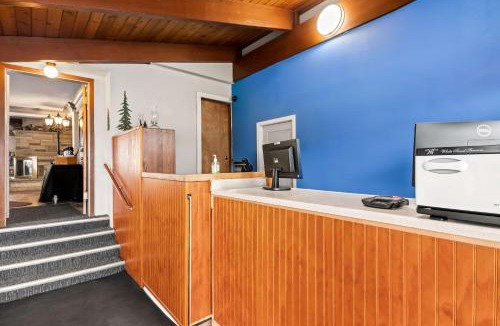 Oscoda Hotel | Rodeway Inn Oscoda