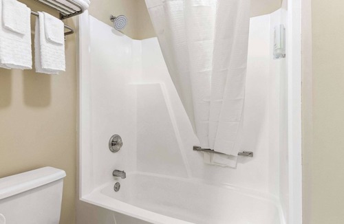Oscoda Hotel | Rodeway Inn Oscoda