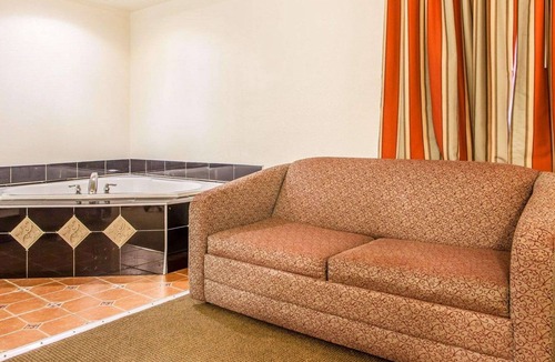 Point Pleasant Beach Hotel | Rodeway Inn Point Pleasant Beach