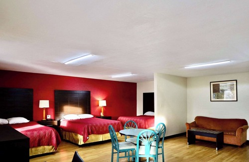 Pauls Valley Hotel | Rodeway Inn Pauls Valley