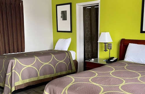 Pittsfield Hotel | Rodeway Inn Pittsfield