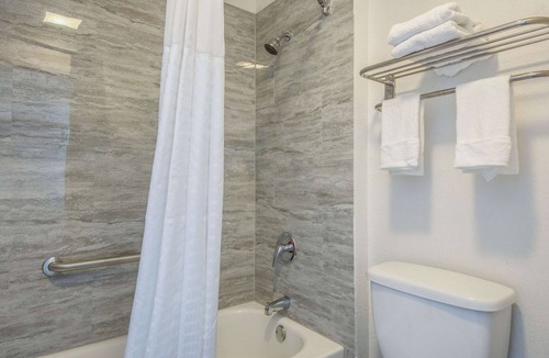 Gulf Highlands Hotel | Rodeway Inn Port Richey North