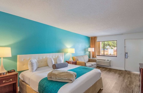 Gulf Highlands Hotel | Rodeway Inn Port Richey North