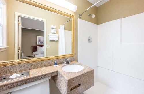 Arlington Hotel | Rodeway Inn Poughkeepsie