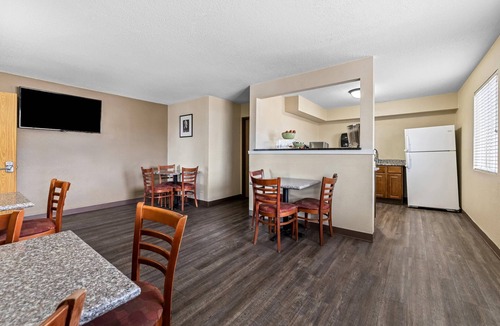 Rapid City Hotel | Rodeway Inn Rapid City North