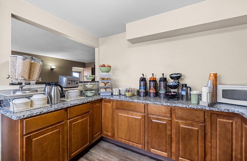 Rapid City Hotel | Rodeway Inn Rapid City North