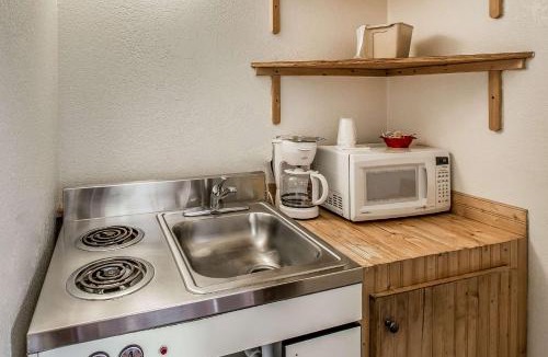 Glenwood Springs Hotel | Rodeway Inn Rifle