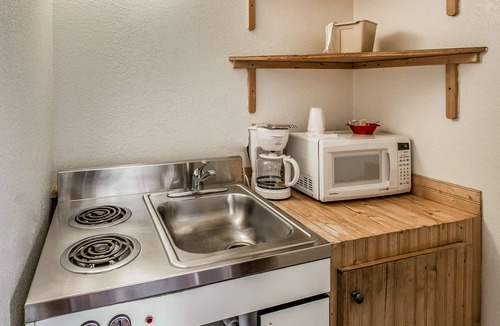 Glenwood Springs Hotel | Rodeway Inn Rifle