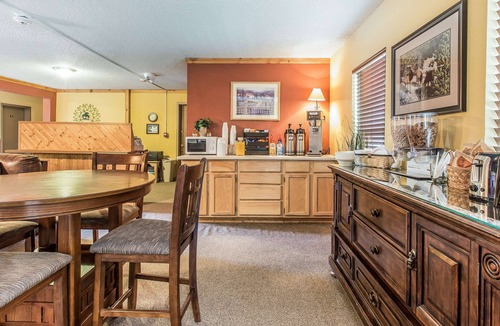 Glenwood Springs Hotel | Rodeway Inn Rifle