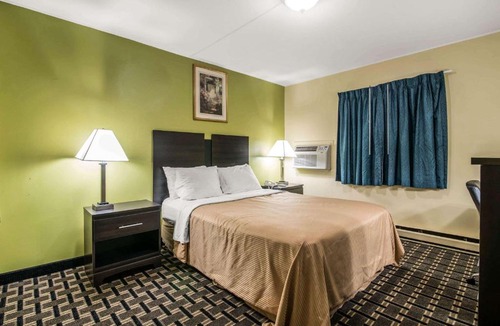 East Haven  Rutland County Hotel | Rodeway Inn Rutland Killington