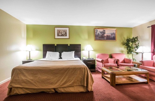 East Haven  Rutland County Hotel | Rodeway Inn Rutland