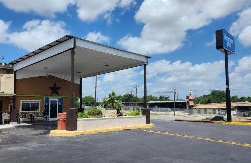 West San Antonio Hotel | Rodeway Inn San Antonio Lackland AFB - SeaWorld-Rivarwalk-The Alamo