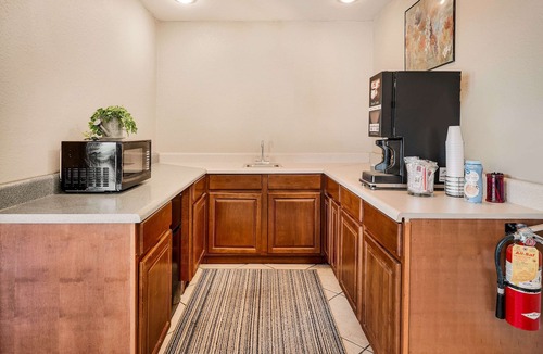Sandersville Hotel | Rodeway Inn Sandersville
