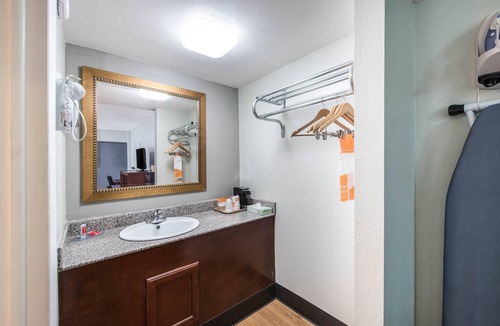 Saint Joseph Hotel | Rodeway Inn St. Joseph