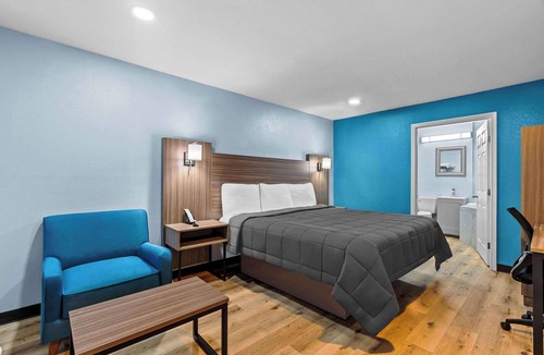 Brookhaven Hotel | Rodeway Inn & Suites Brookhaven
