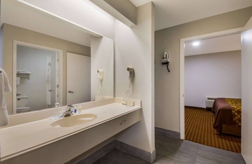 Central City Hotel | Rodeway Inn & Suites Corpus Christi Northwest