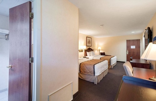 Charles Town Hotel | Rodeway Inn & Suites Charles Town