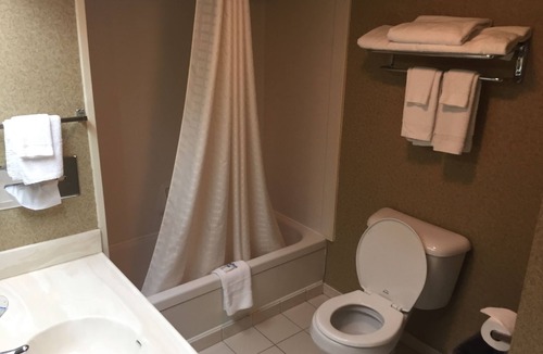 Charles Town Hotel | Rodeway Inn & Suites Charles Town