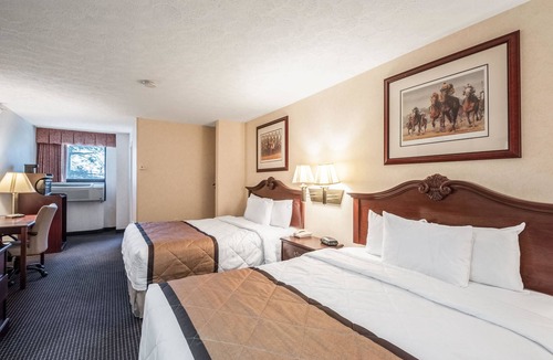 Charles Town Hotel | Rodeway Inn & Suites Charles Town